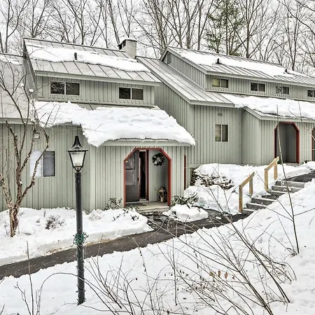 Hartford Escape With Fire Pit About 3 Mi To Ski And Golf!